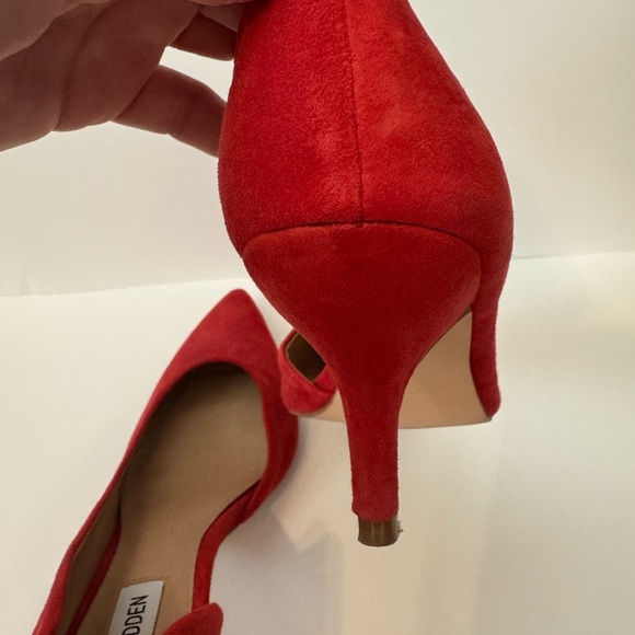 Steve Madden Bold Suede Red Pointed Toe Heels - Picture 2 of 5